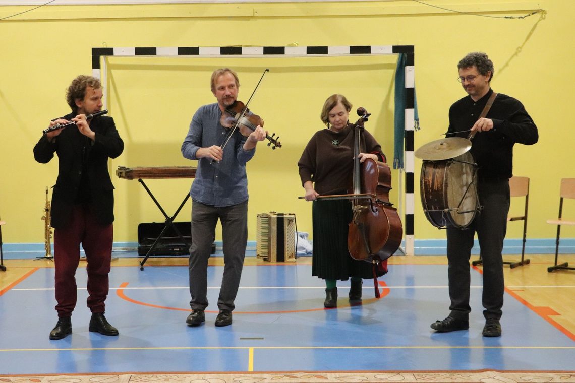 Koncert „Cztery Pory Roku – Wiosna, Lato, Jesień, Zima” Koncert „Cztery Pory Roku – Wiosna, Lato, Jesień, Zima”