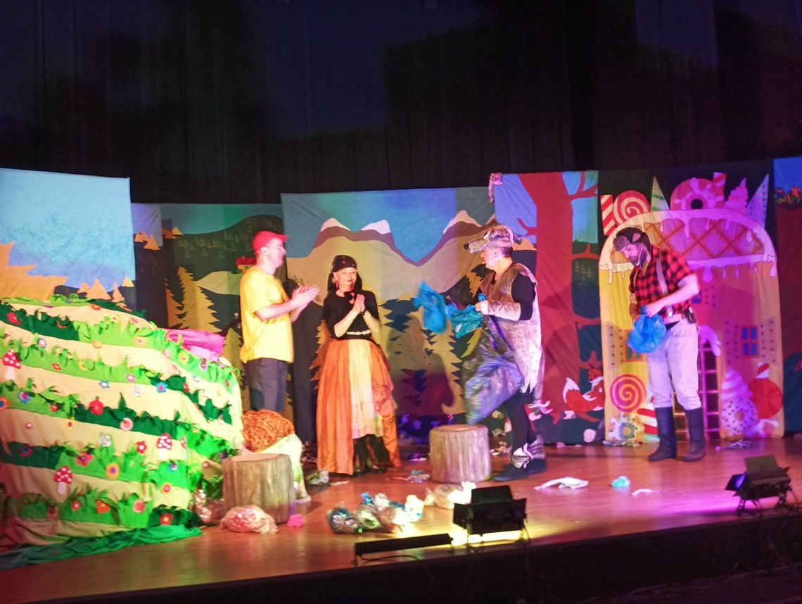 Wyjazd na przedstawienie "Domek z piernika" Wyjazd na przedstawienie "Domek z piernika"